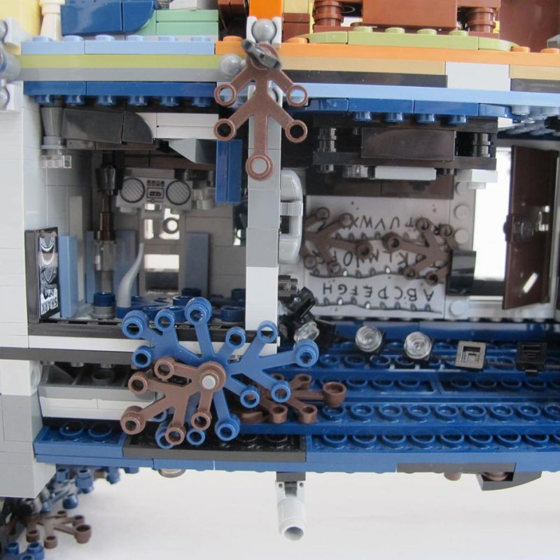The Upside Down. Complete with instructions, no box - Image 11