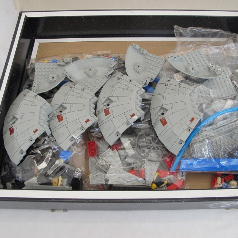 Millennium Falcon. Complete, bags are still sealed, with instructions and box - Image 9