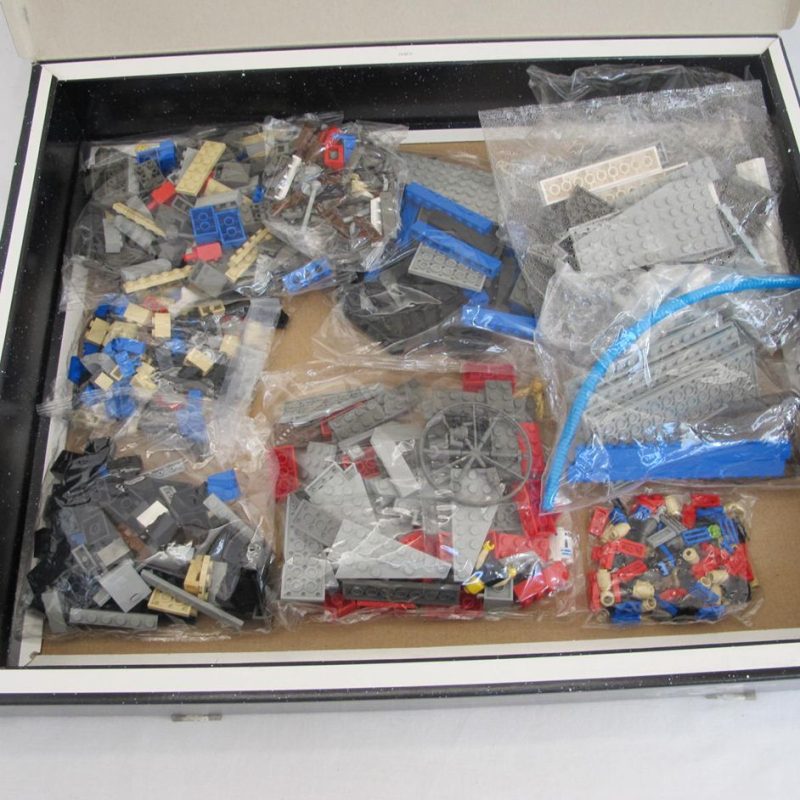 Millennium Falcon. Complete, bags are still sealed, with instructions and box - Image 10