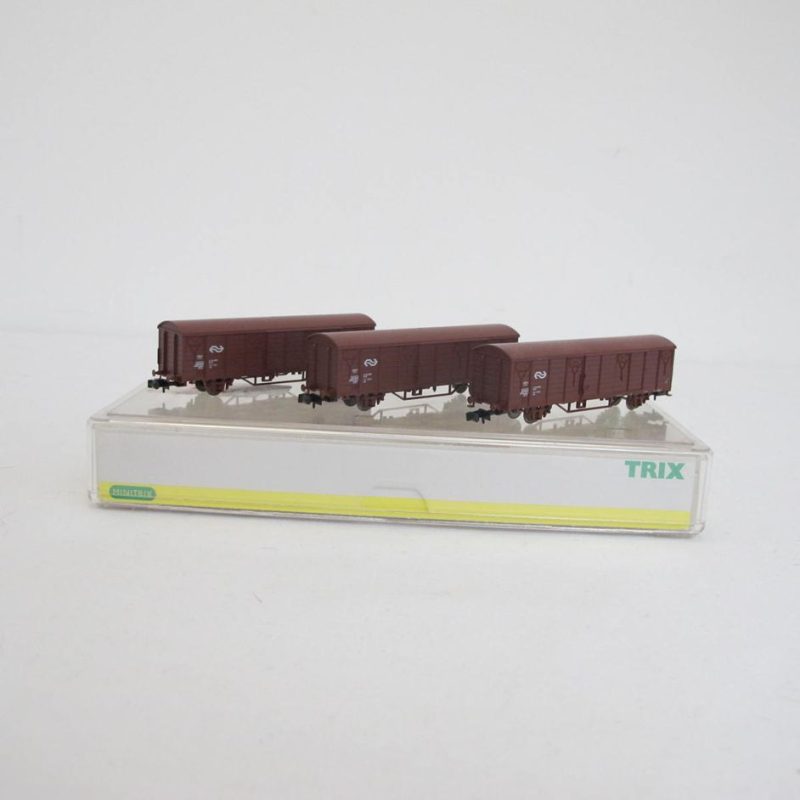 Set of three closed freight cars NS brown