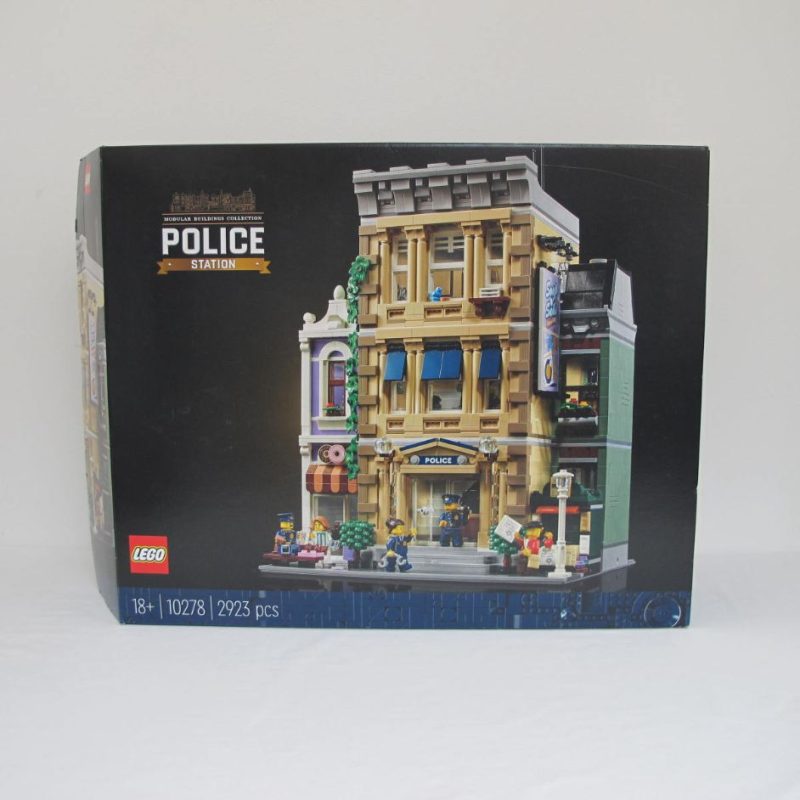 Police Station. Complete with instructions and box - Image 19