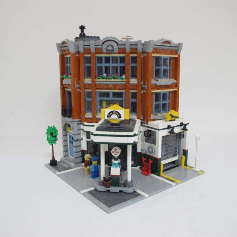 Corner Garage. Complete with instructions, no box - Image 4