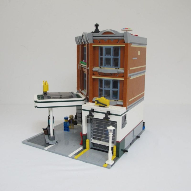 Corner Garage. Complete with instructions, no box - Image 8