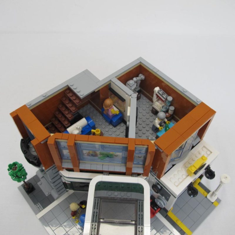 Corner Garage. Complete with instructions, no box - Image 10