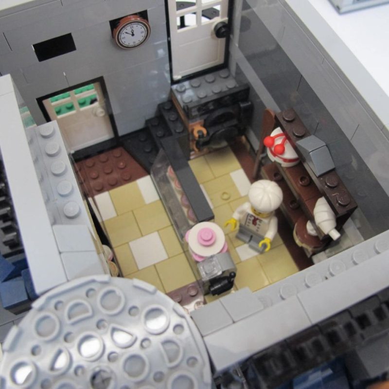 Assembly Square. Complete with instructions and box - Image 2