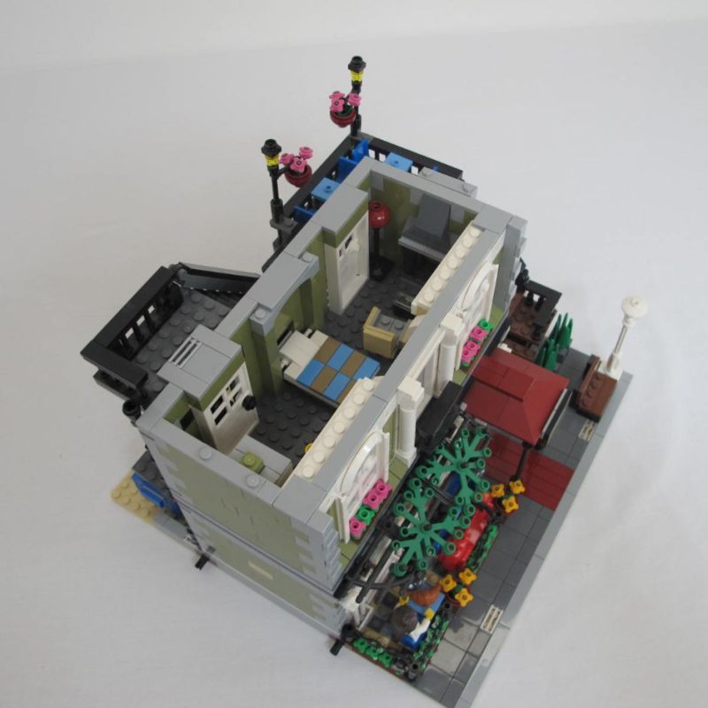 Parisian Restaurant. Complete with instructions and box - Image 12