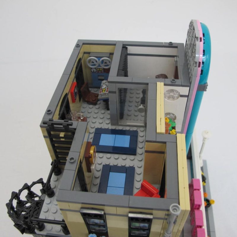 Downtown Diner. Complete with instructions and box - Image 11