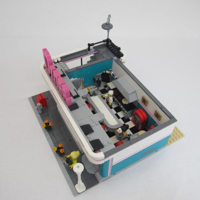 Downtown Diner. Complete with instructions and box - Image 16