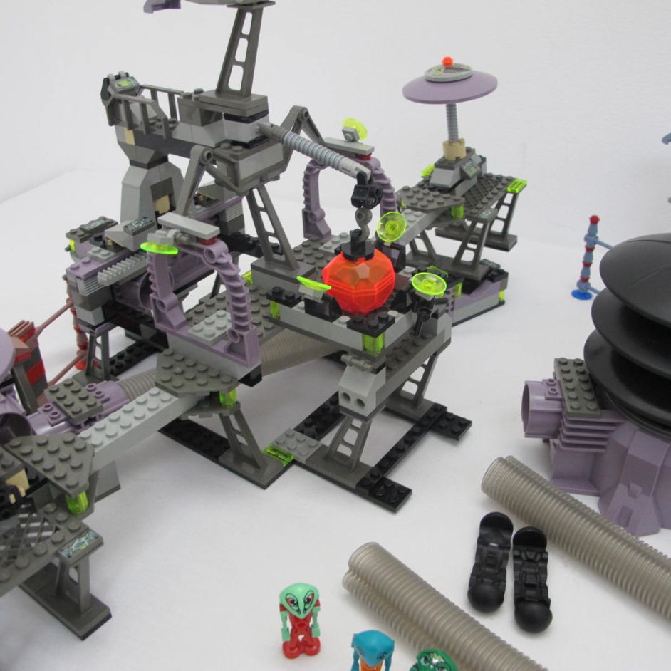 Aero Tube Hanger (Hangar). Incomplete with instructions and box - Image 6