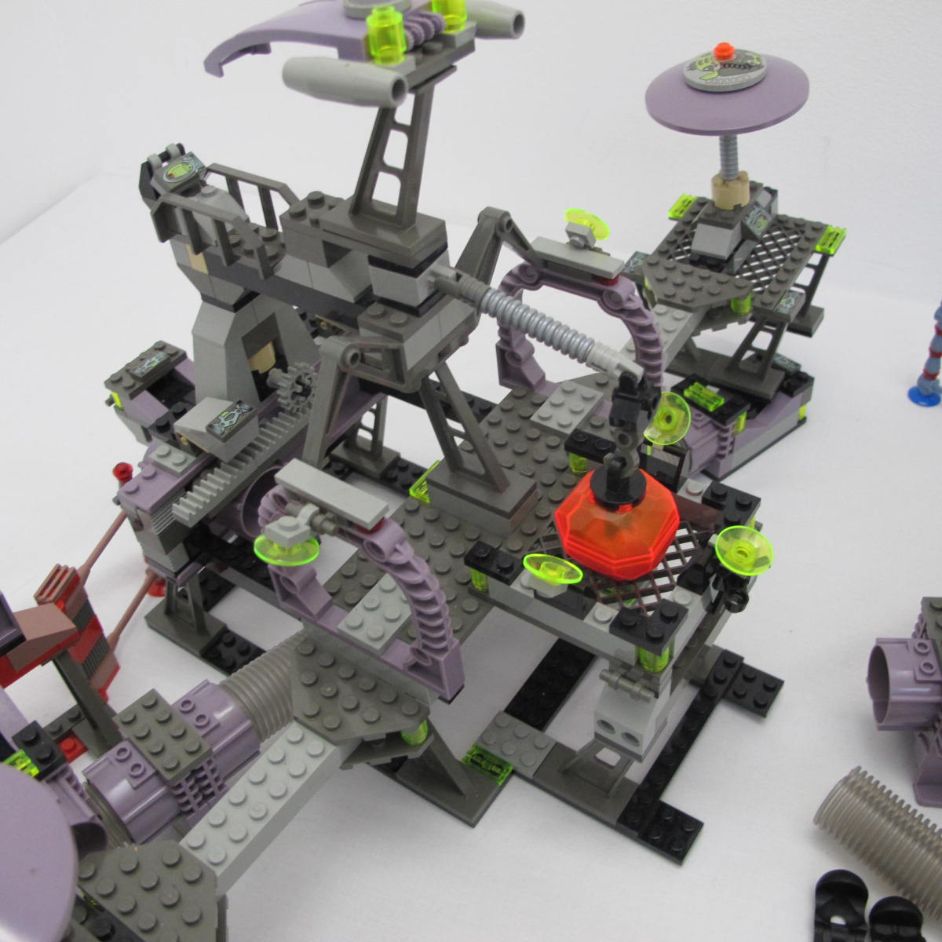 Aero Tube Hanger (Hangar). Incomplete with instructions and box - Image 9