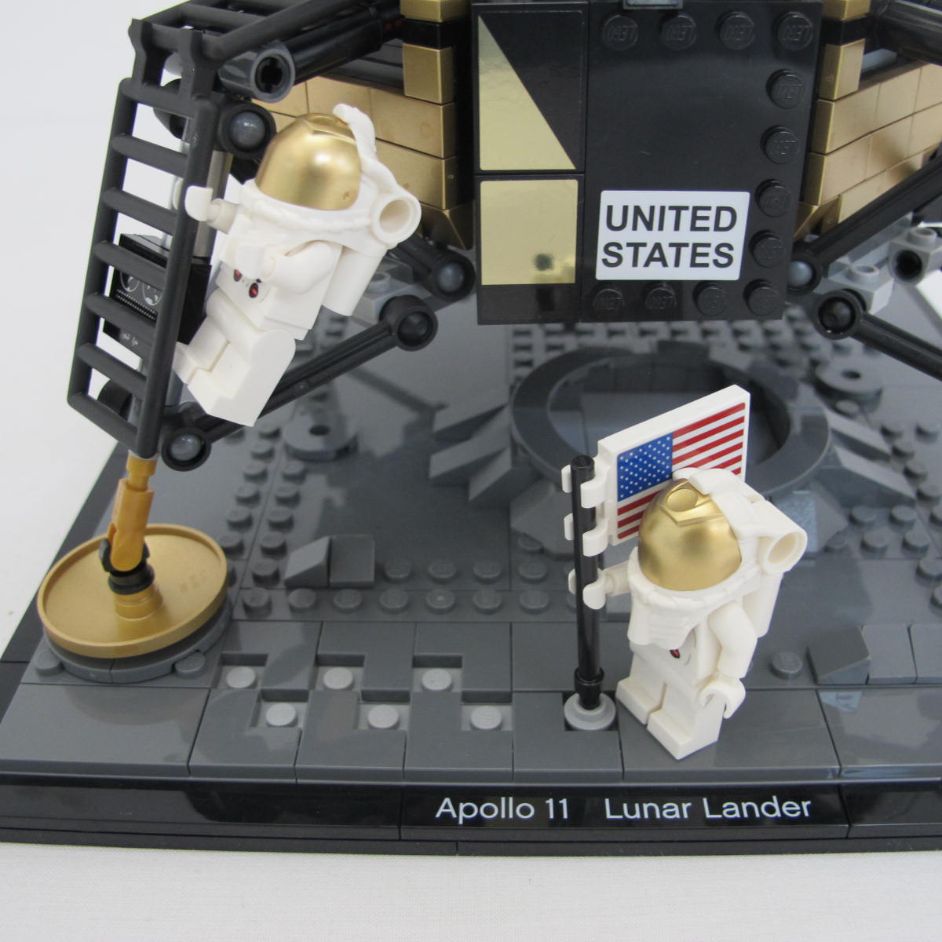 NASA Apollo 11 Lunar Lander. Complete with instructions, no box - Image 7