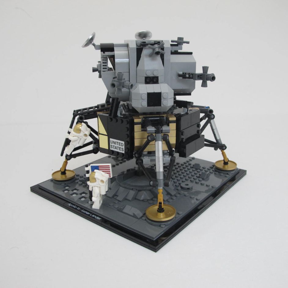 NASA Apollo 11 Lunar Lander. Complete with instructions, no box - Image 2