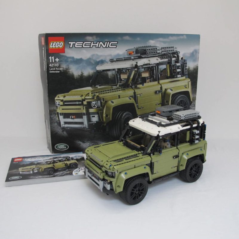 Land Rover Defender. Complete with instructions and box