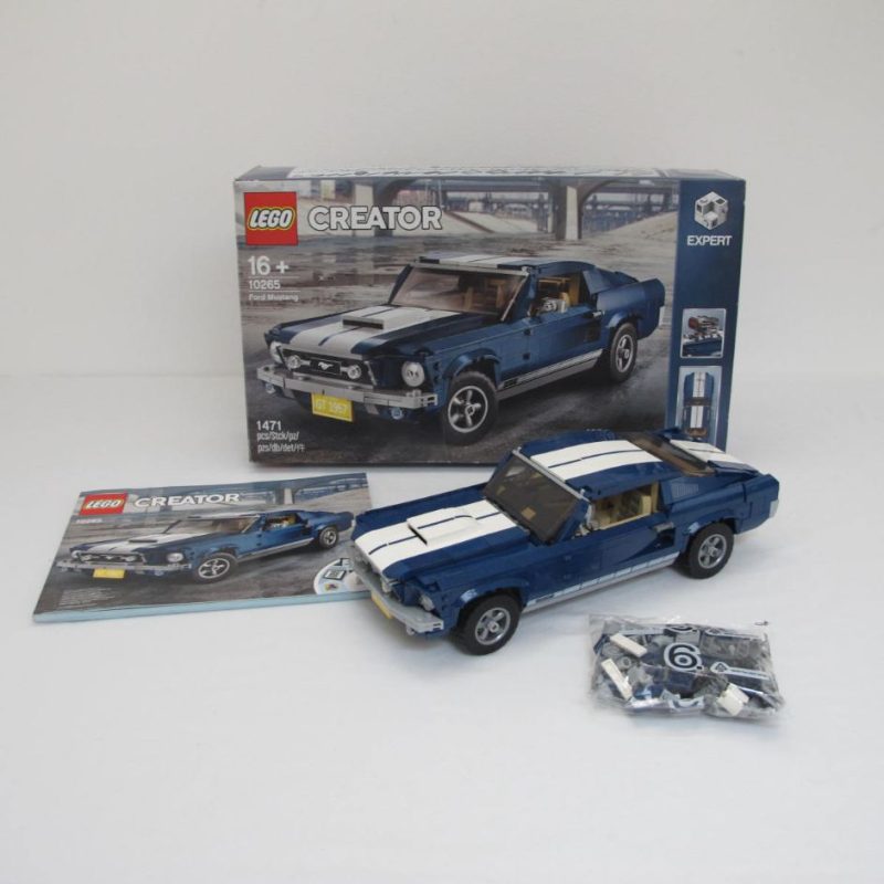 Ford Mustang. Complete with instructions and box
