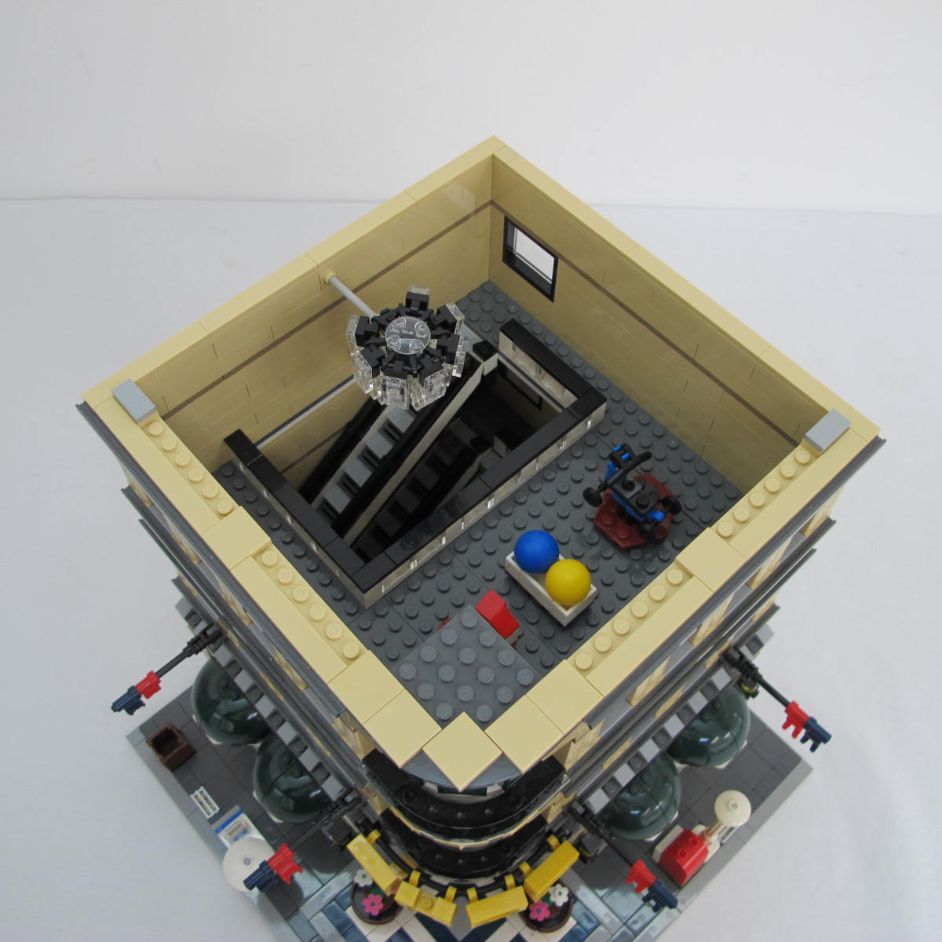 Grand Emporium. Complete with instructions and box - Image 15