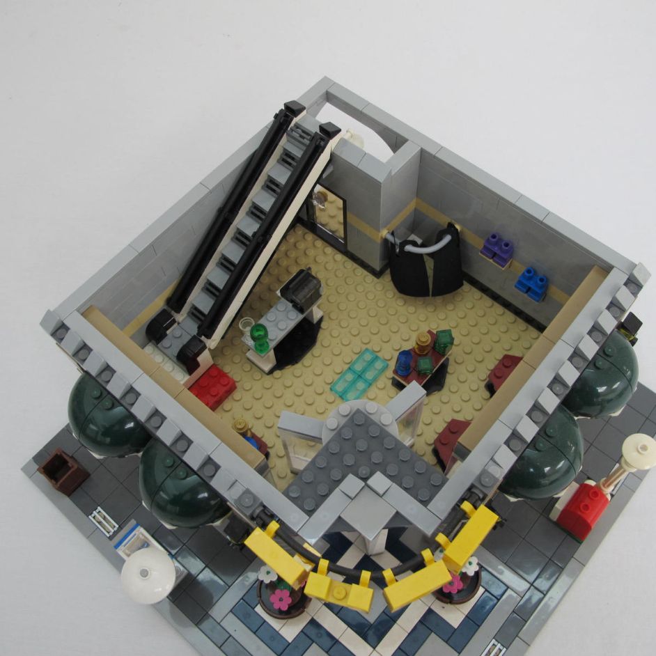 Grand Emporium. Complete with instructions and box - Image 17