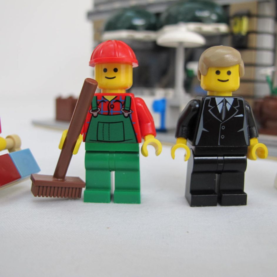 Grand Emporium. Complete with instructions and box - Image 21