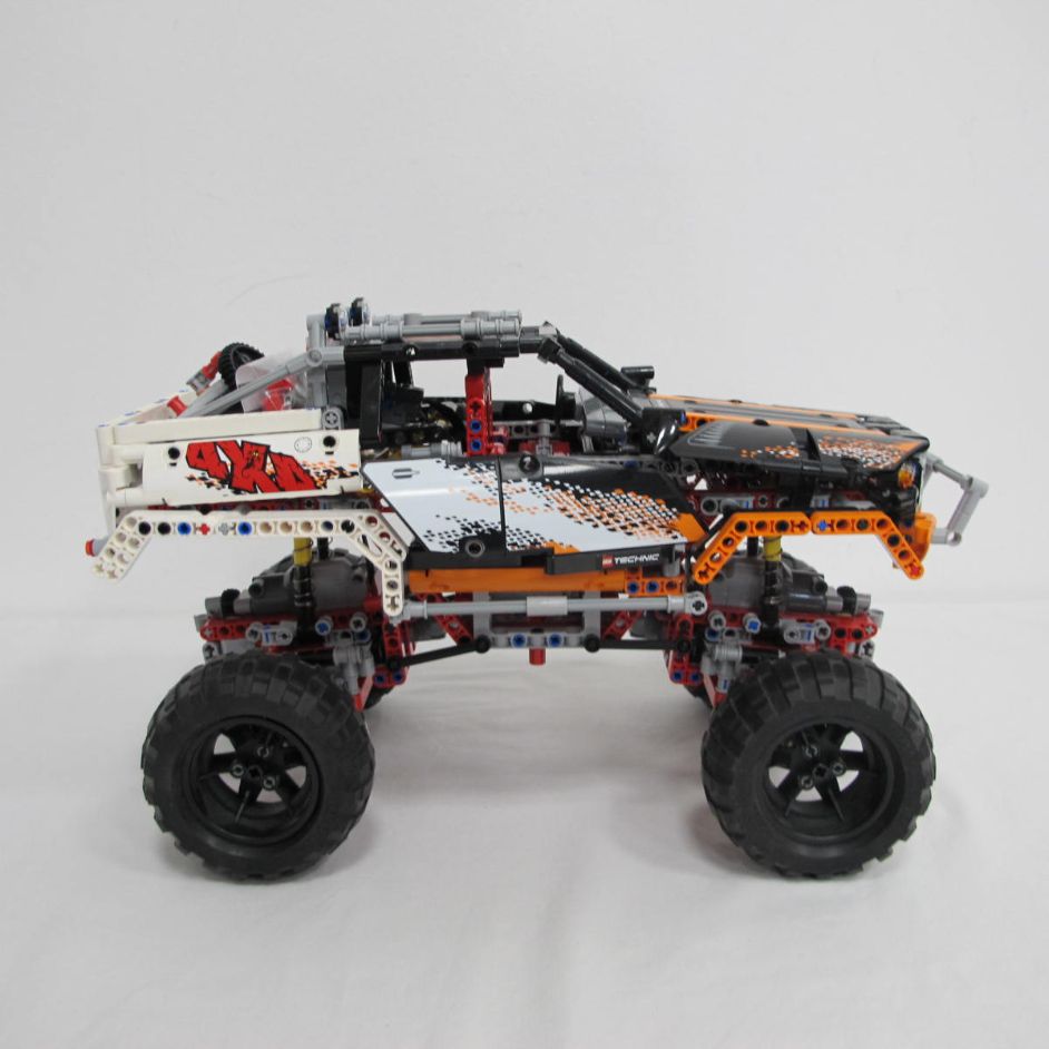 4 x 4 Crawler. Complete with instructions, no box - Image 9