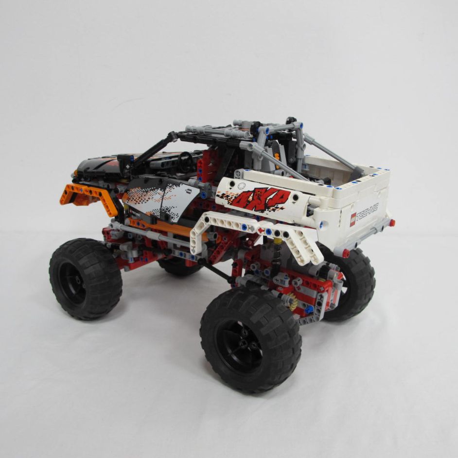 4 x 4 Crawler. Complete with instructions, no box - Image 2