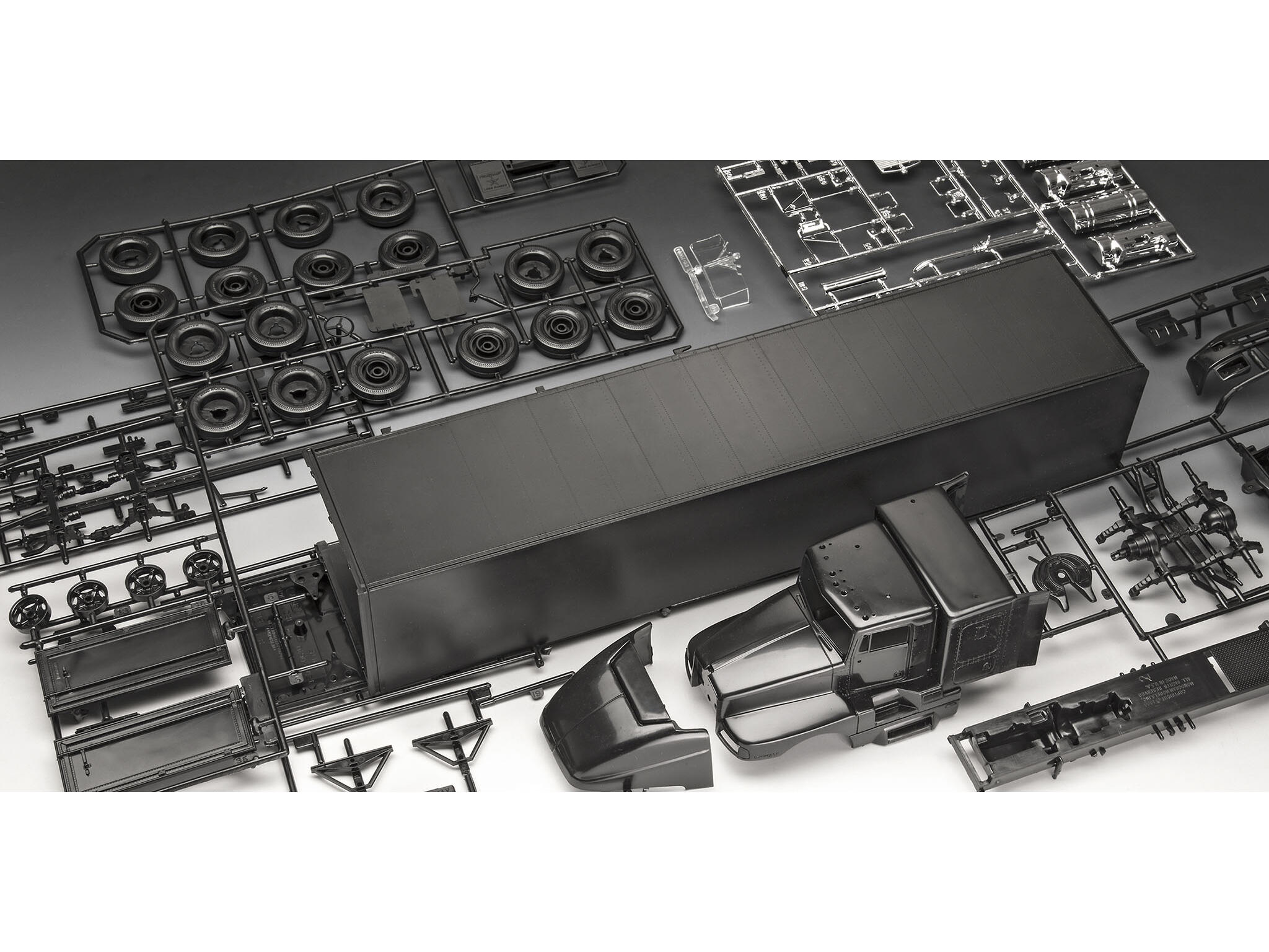 Revell Tour Truck "Iron Maiden" (50th Anniversary) 07740