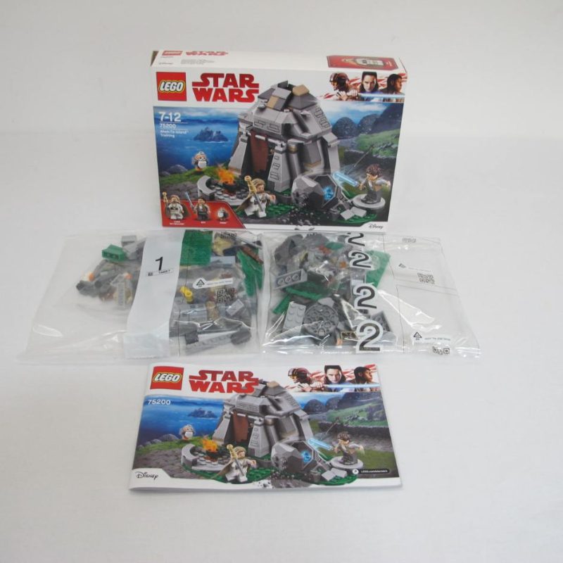 Ahch-To Island Training. Complete with instructions and box