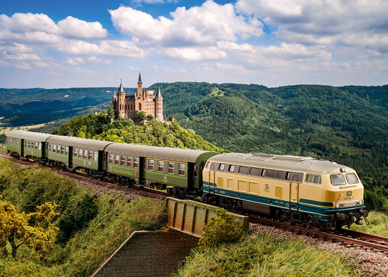 Minitrix T16254 Class 215 Diesel Locomotive