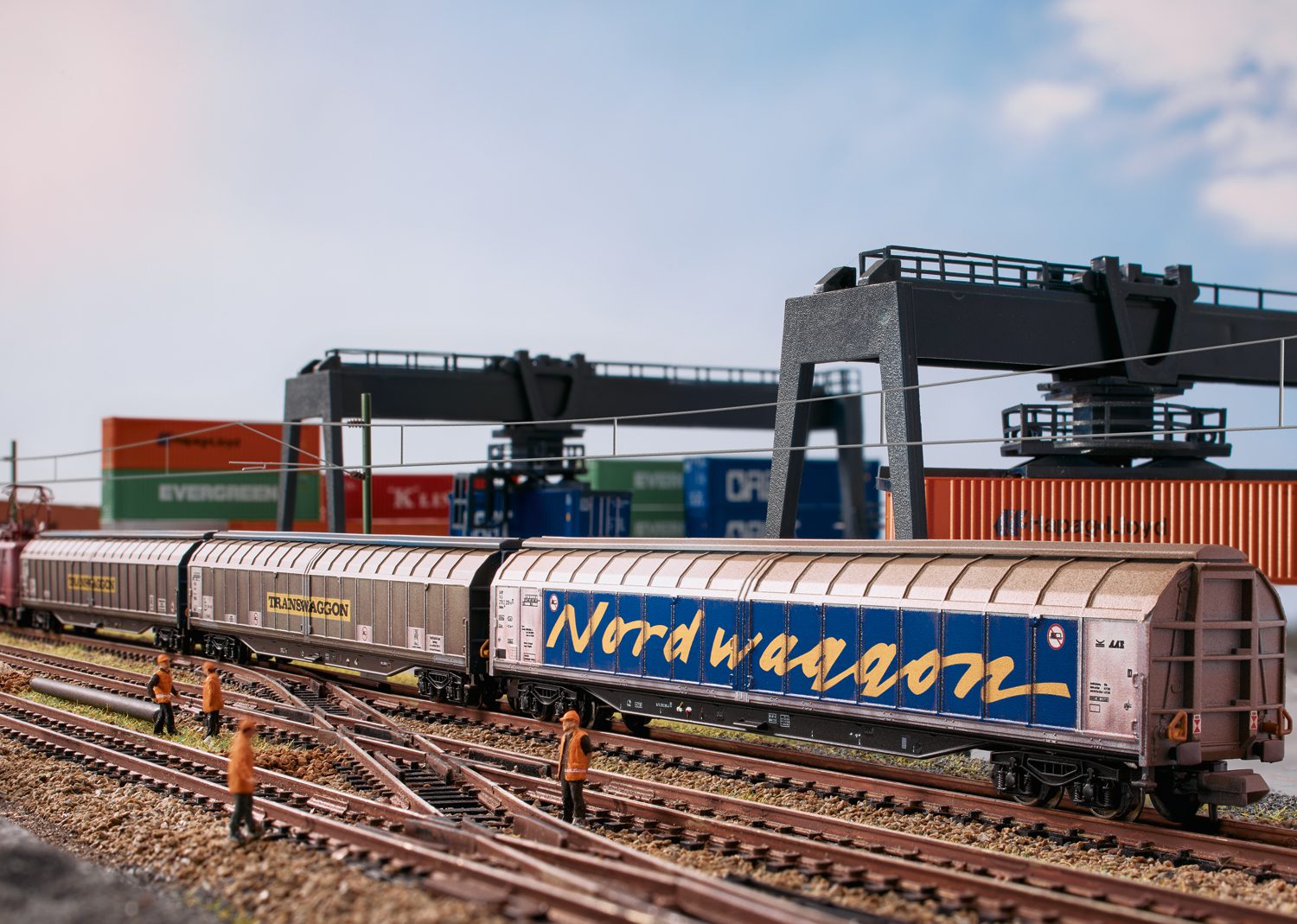 "Transwaggon" Sliding Wall Boxcar Set - Image 2