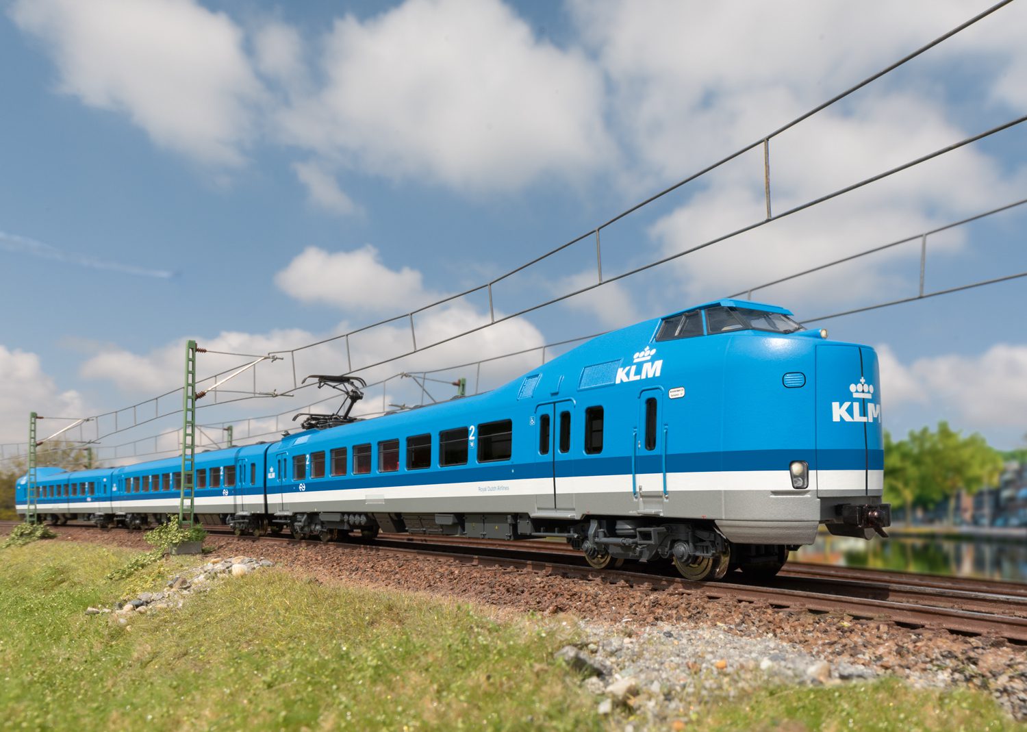 Trix 22396 Class ICM-1 "Koploper" Electric Rail Car Train