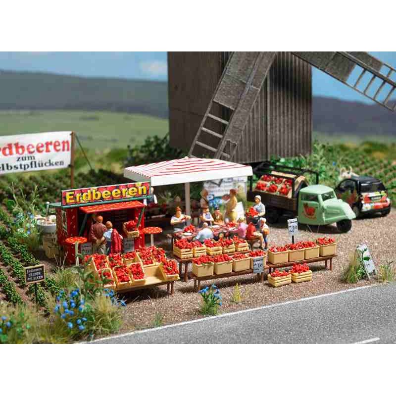 Busch Strawberry Roadside Sales Stand 1073