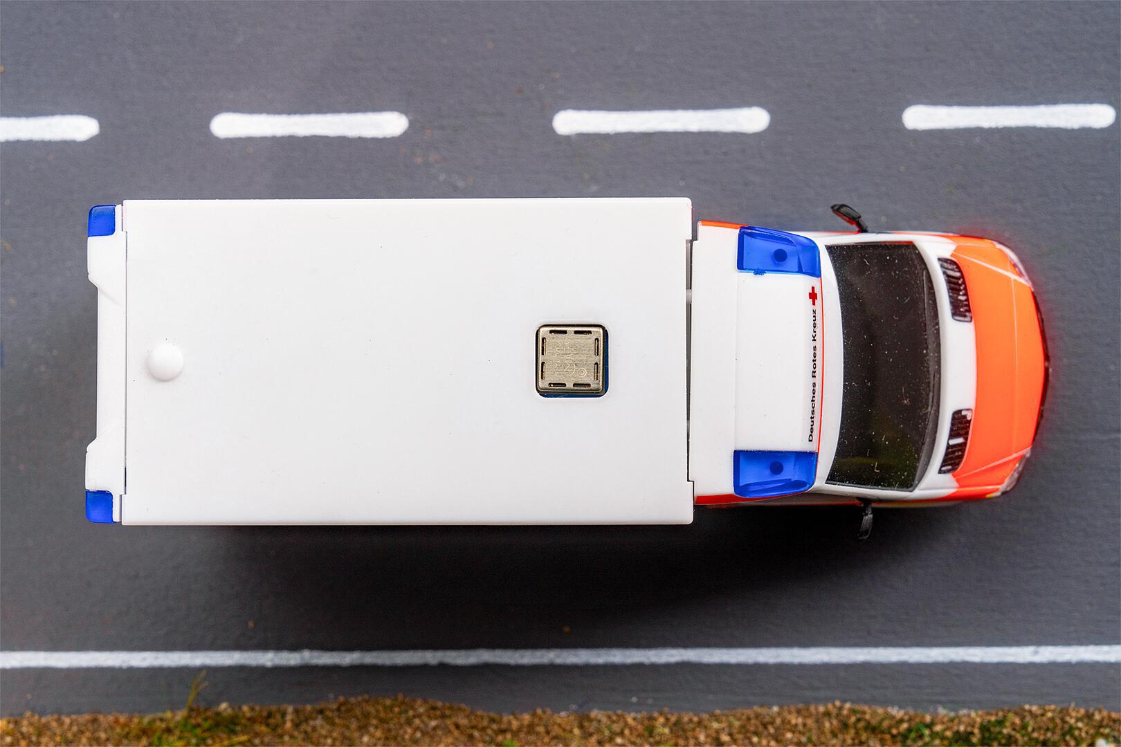 Faller Car System Digital MB Sprinter Ambulance DRK (HERPA) 161321