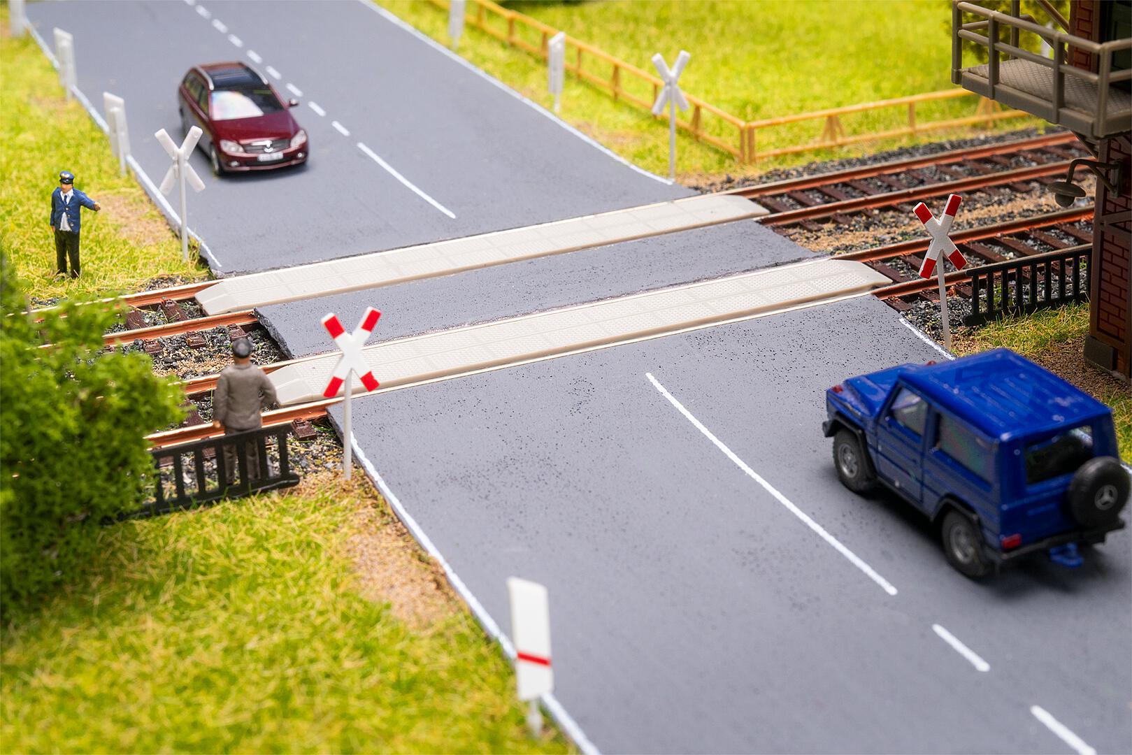 Faller Ungated Railway Crossing 191831