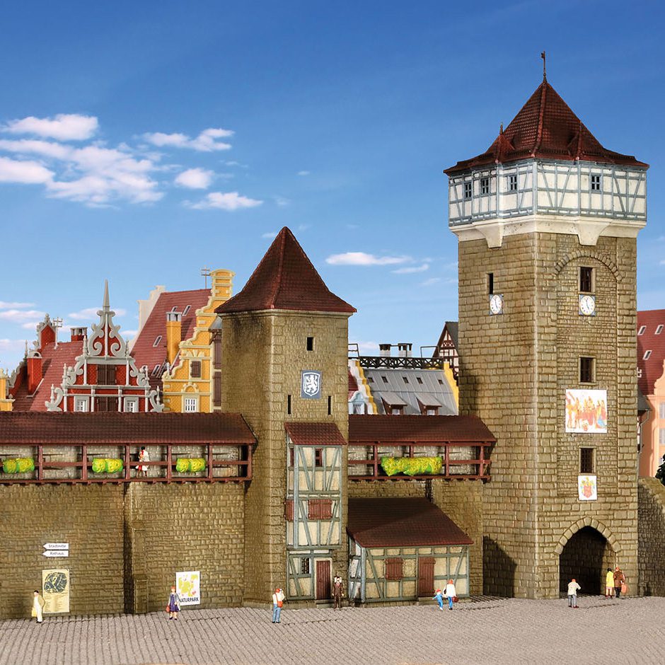 Kibri Town Wall with Tower 37362