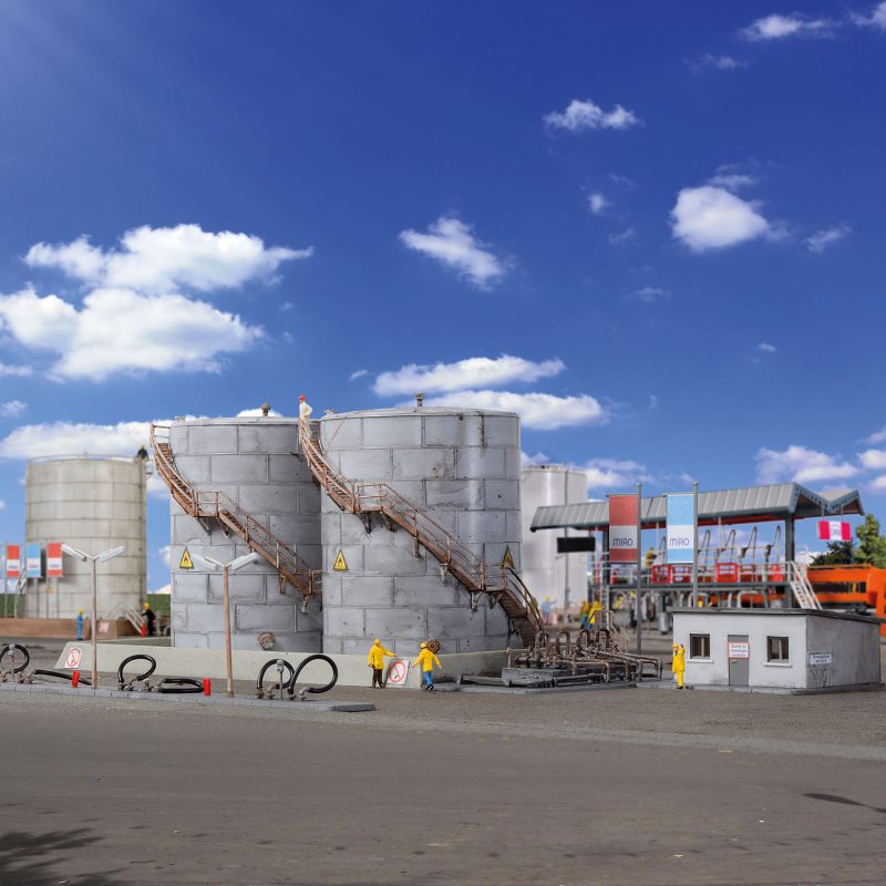 Kibri Twin Deep Tanks MIRO with Office Building and Filling Plant 37467