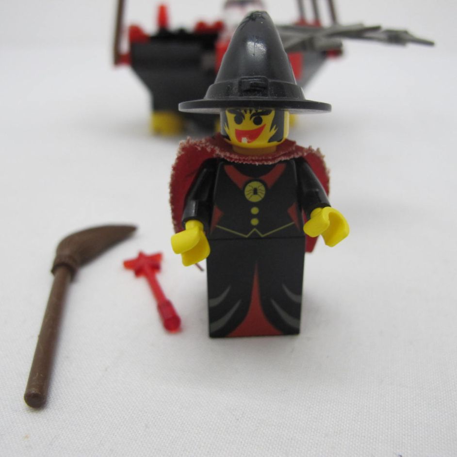 Witch's Windship. Complete with instructions, no box - Image 6