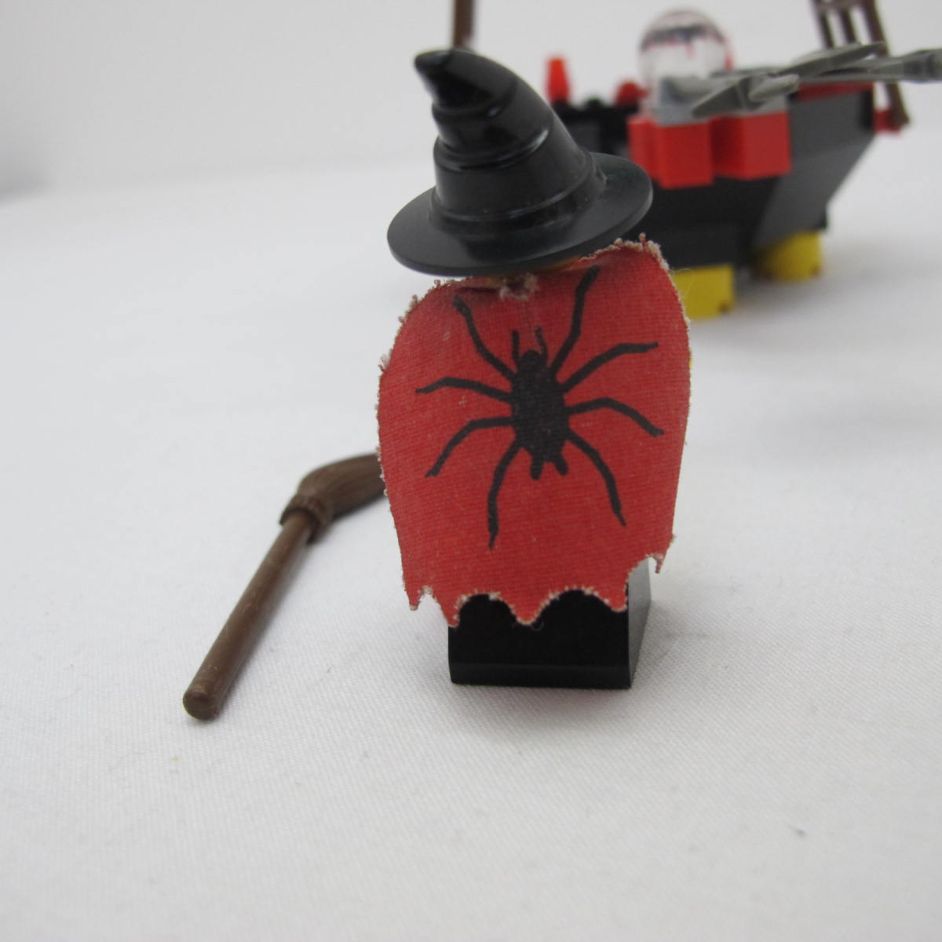 Witch's Windship. Complete with instructions, no box - Image 7