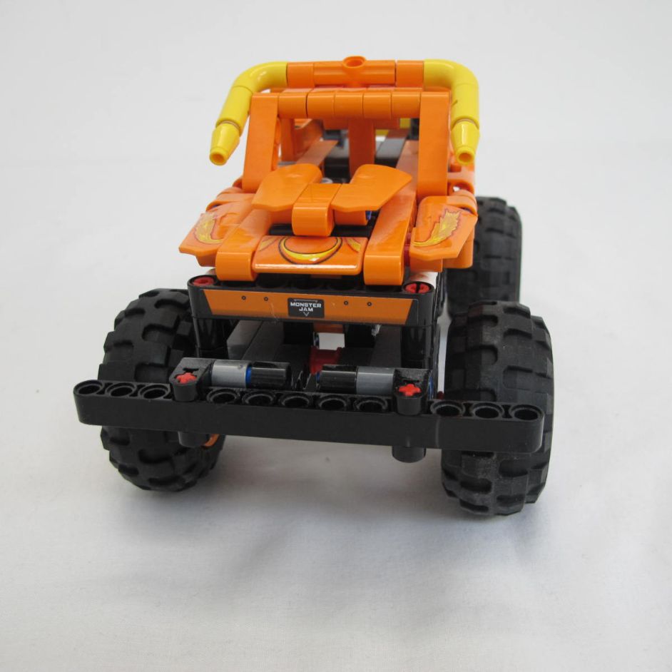 Monster Jam El Toro Loco. Complete with instructions and box - Image 5