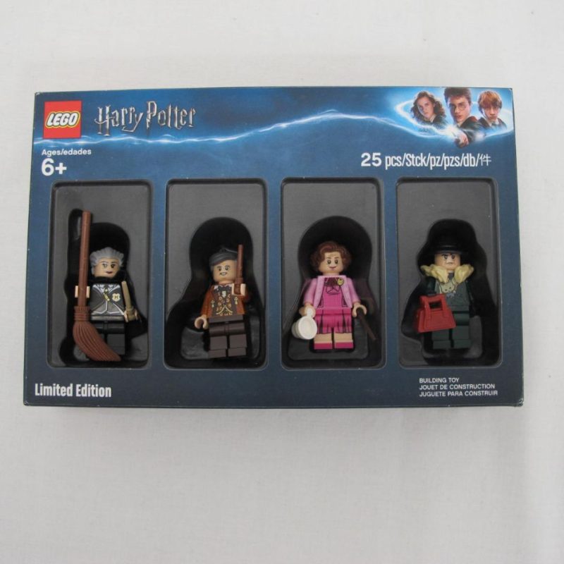 Bricktober Minifigure Collection 1/4 - Harry Potter (2018 Toys "R" Us Exclusive). New in sealed box