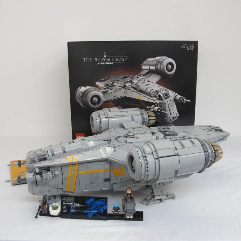 The Razor Crest - UCS. Complete with instructions and box