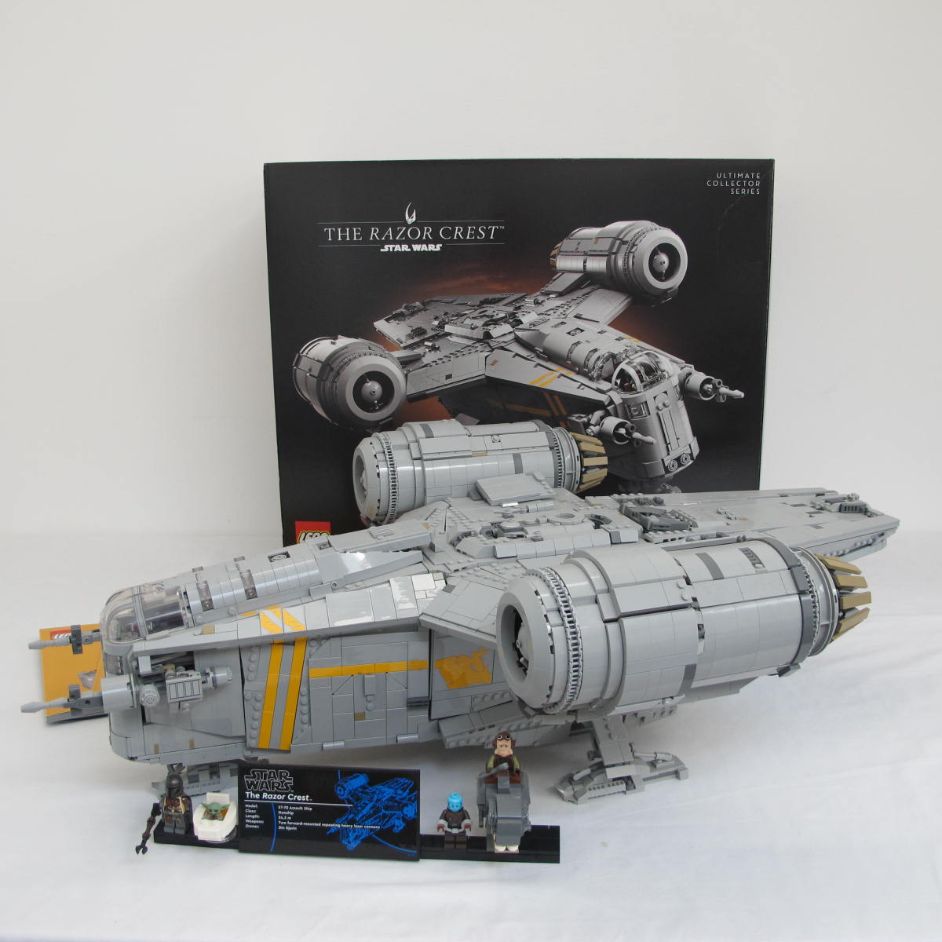 The Razor Crest - UCS. Complete with instructions and box