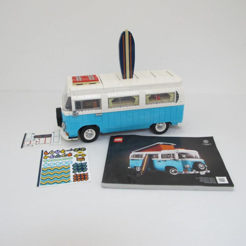 Volkswagen T2 Camper Van {VW Bus}. Complete with instructions, no box