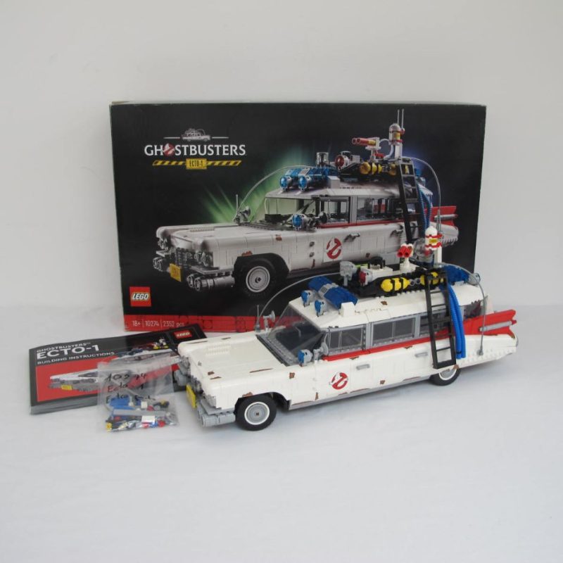 Ghostbusters ECTO-1. Complete with instructions and box