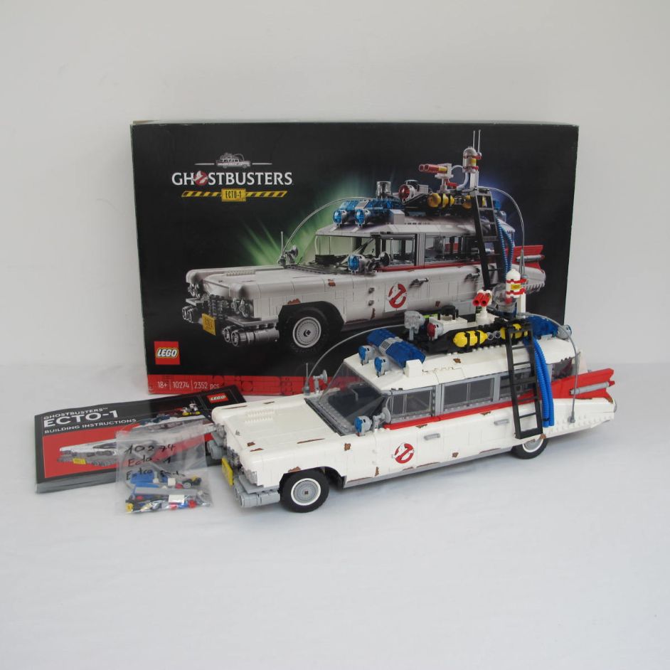 Ghostbusters ECTO-1. Complete with instructions and box