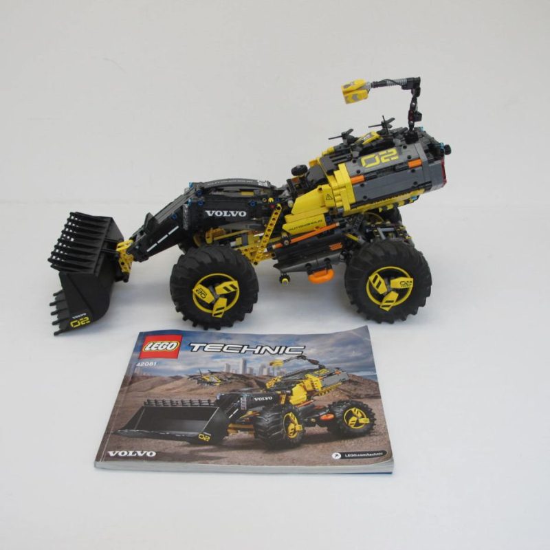 Volvo Concept Wheel Loader ZEUX. Complete with instructions, no box