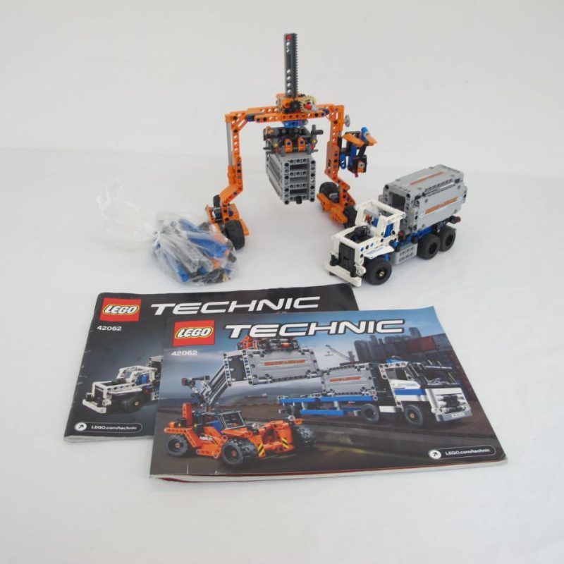 Container Yard. Complete with instructions, no box