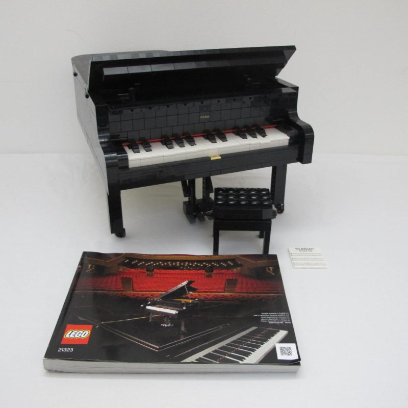 Grand Piano. Complete with instructions, no box