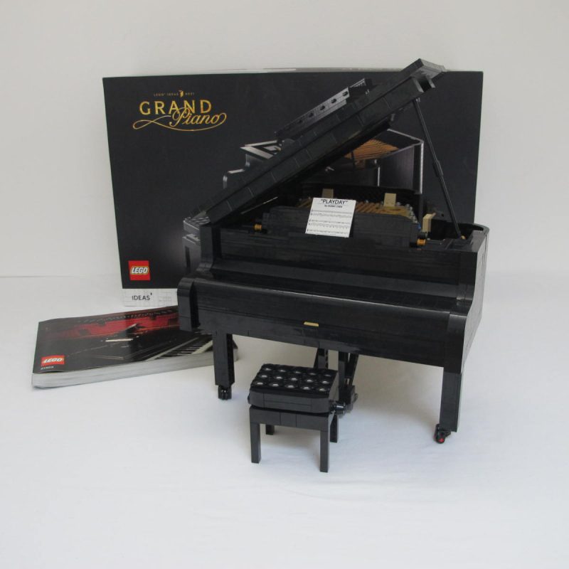 Grand Piano. Complete with instructions and box