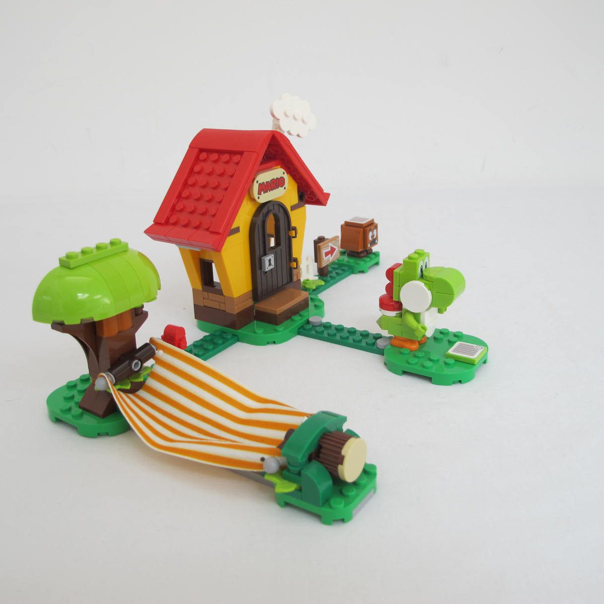 Mario's House & Yoshi - Expansion Set. Complete with instructions and box - Image 7