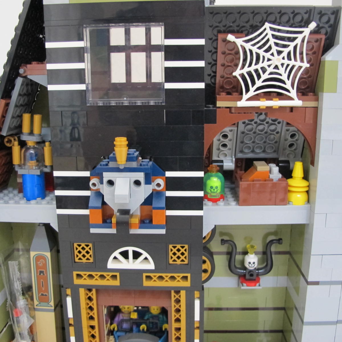Haunted House. Complete with instructions and box - Image 10