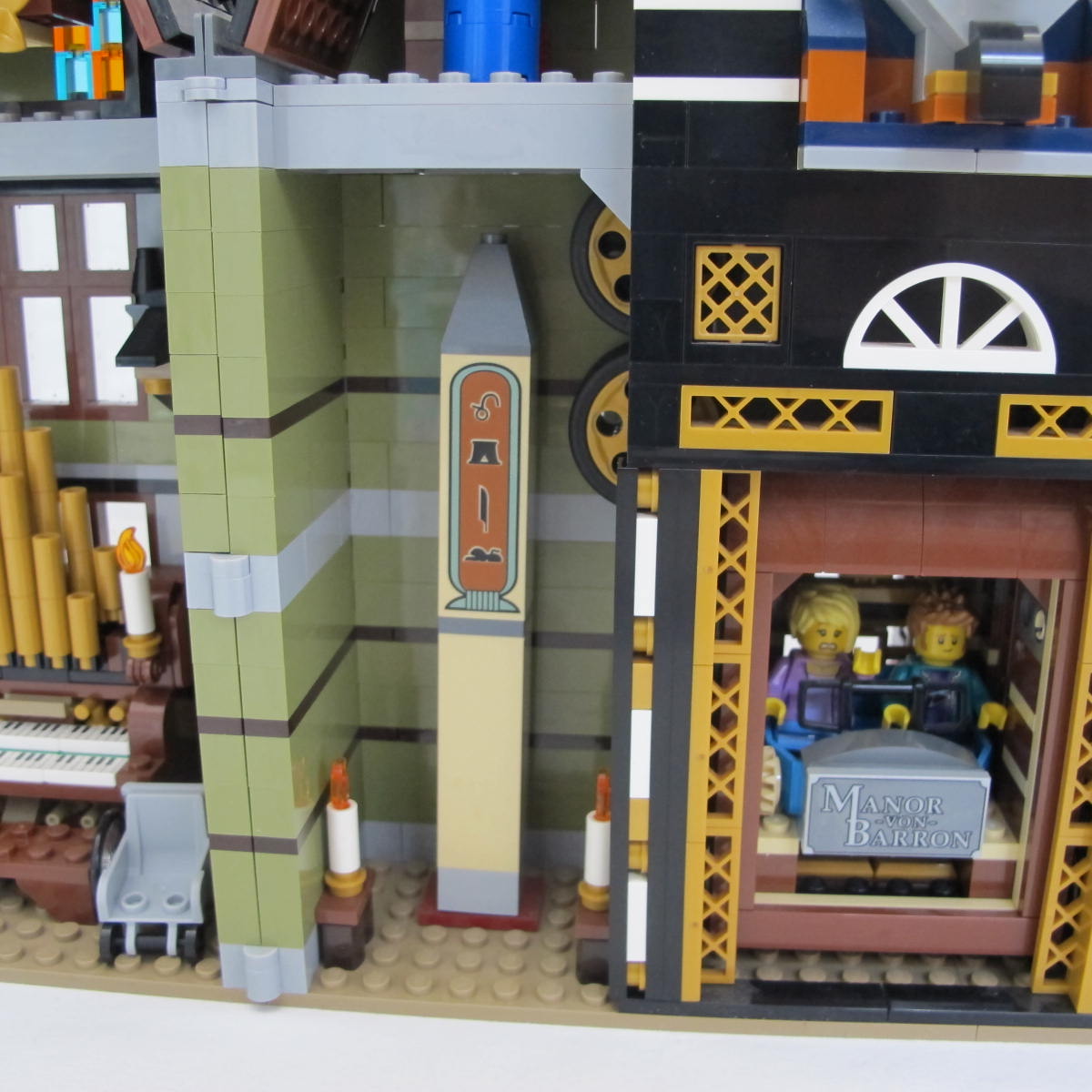 Haunted House. Complete with instructions and box - Image 13