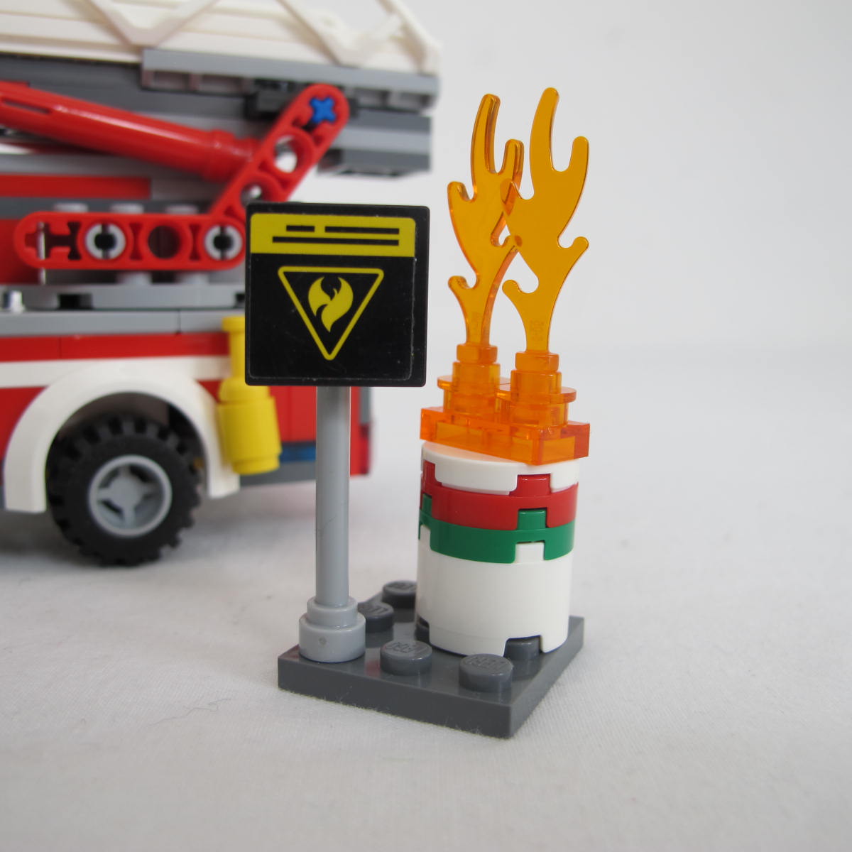 Fire Ladder Truck. Complete with instructions, no box - Image 5